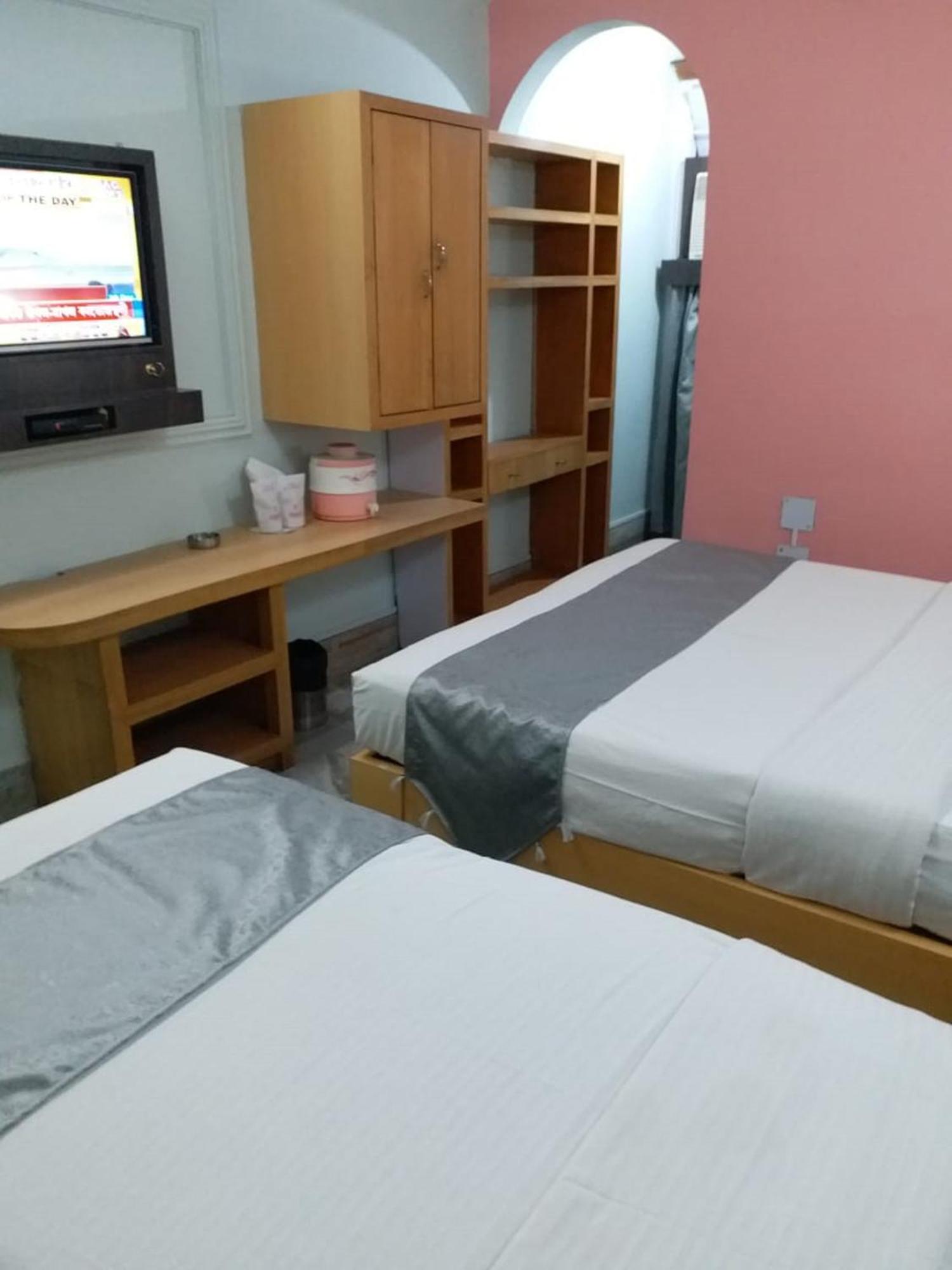 Hotel Mahalaxmi Indo Myanmar Guwahati Buitenkant foto
